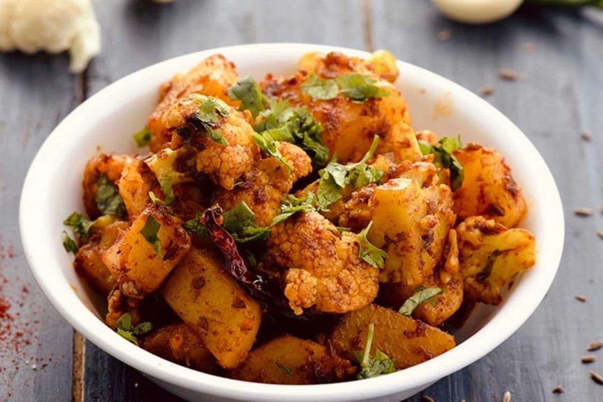 66. Aloo Gobi (Cauliflower Potato Curry)
