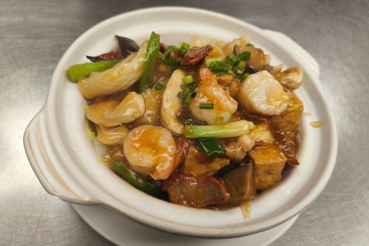 89. Assorted Meat and Vegetable with Tofu Hot Pot
