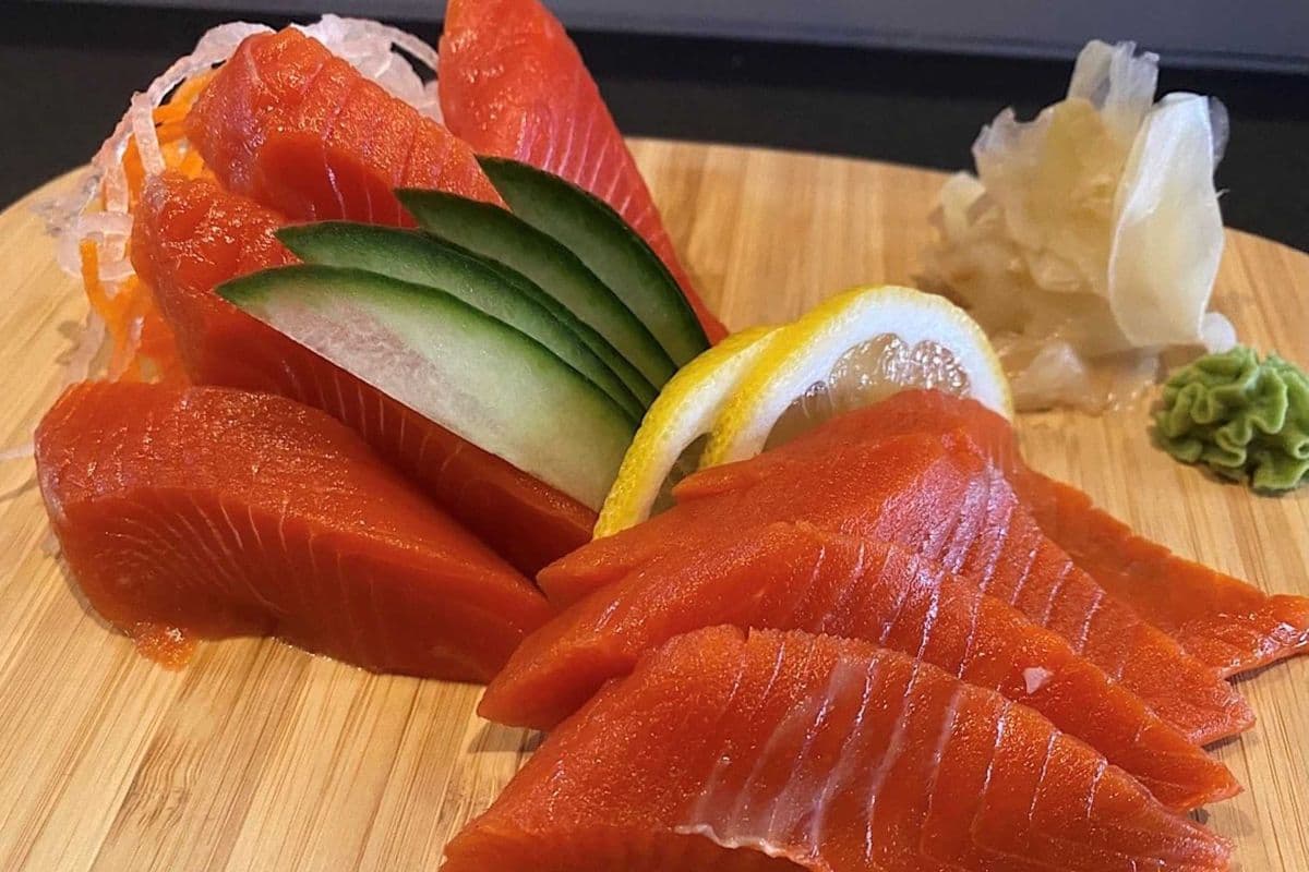 Large Salmon Sashimi (8 Pcs)