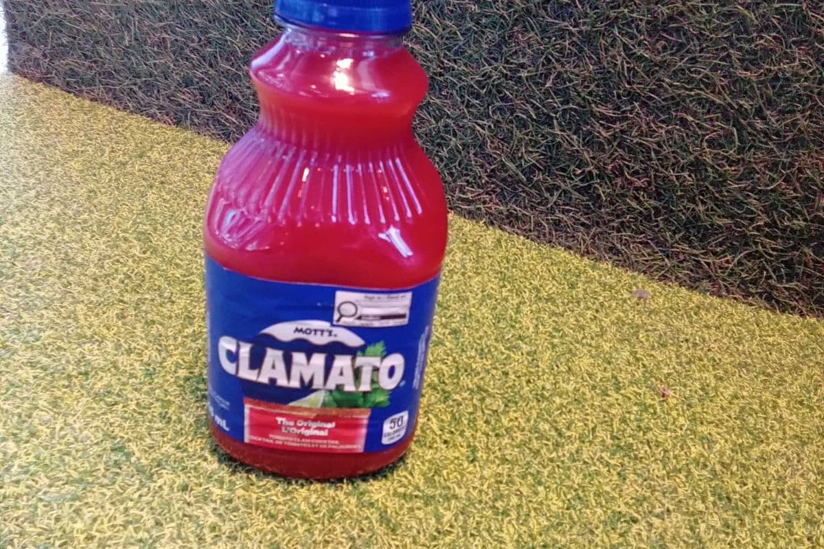 Motts Clamato Juice (1 x 945 ml)