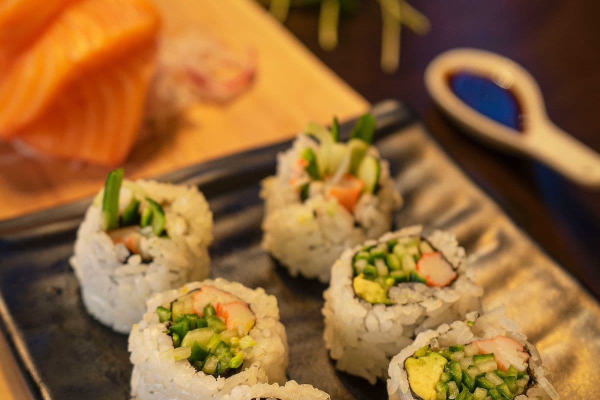 Salmon Sashimi & California Roll