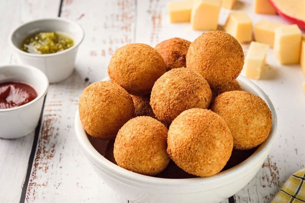 Bolinhas de Queijo (Cheese Croquettes) 5 pcs