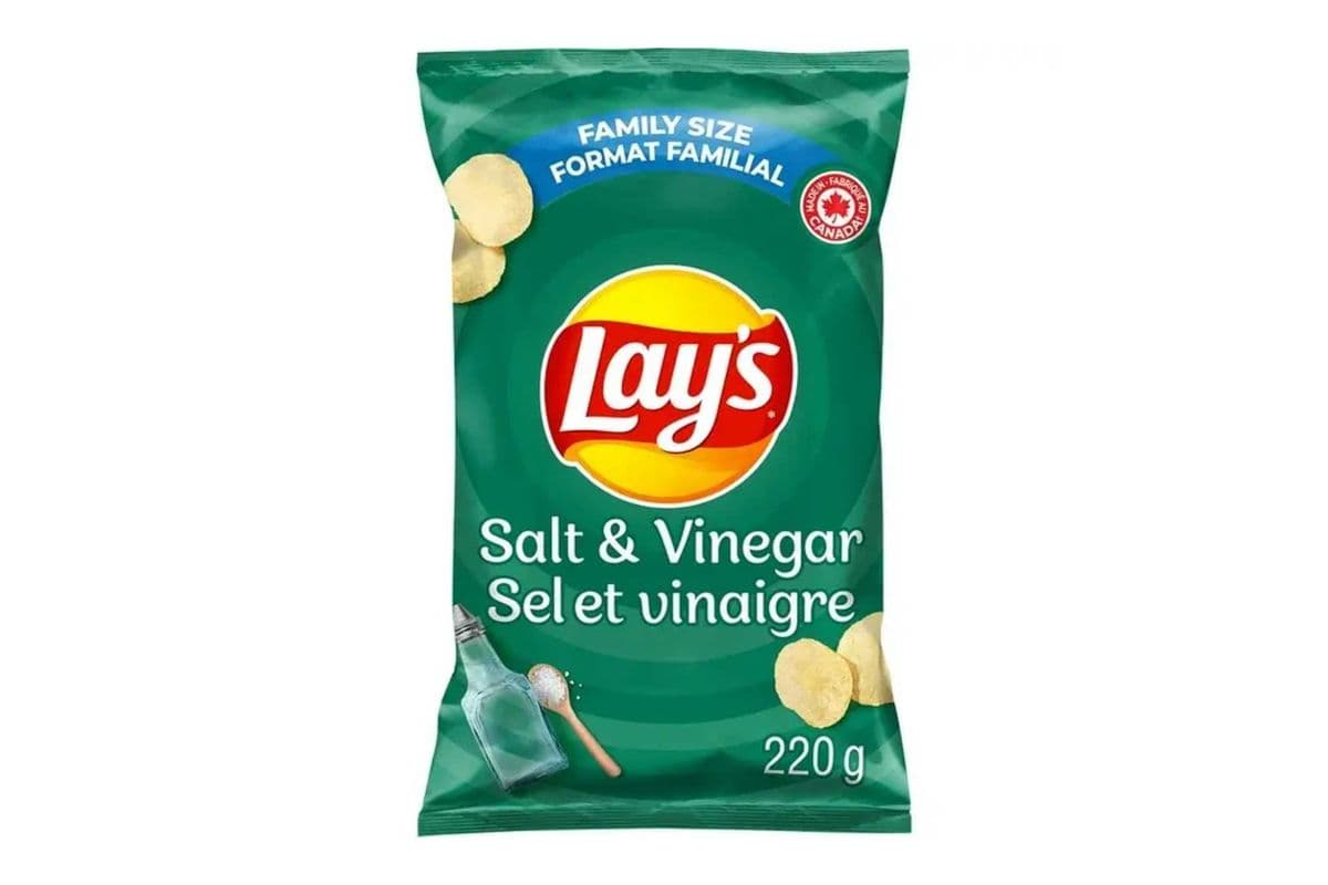 Lay's Salt and Vinegar Potato Chips (220 g)