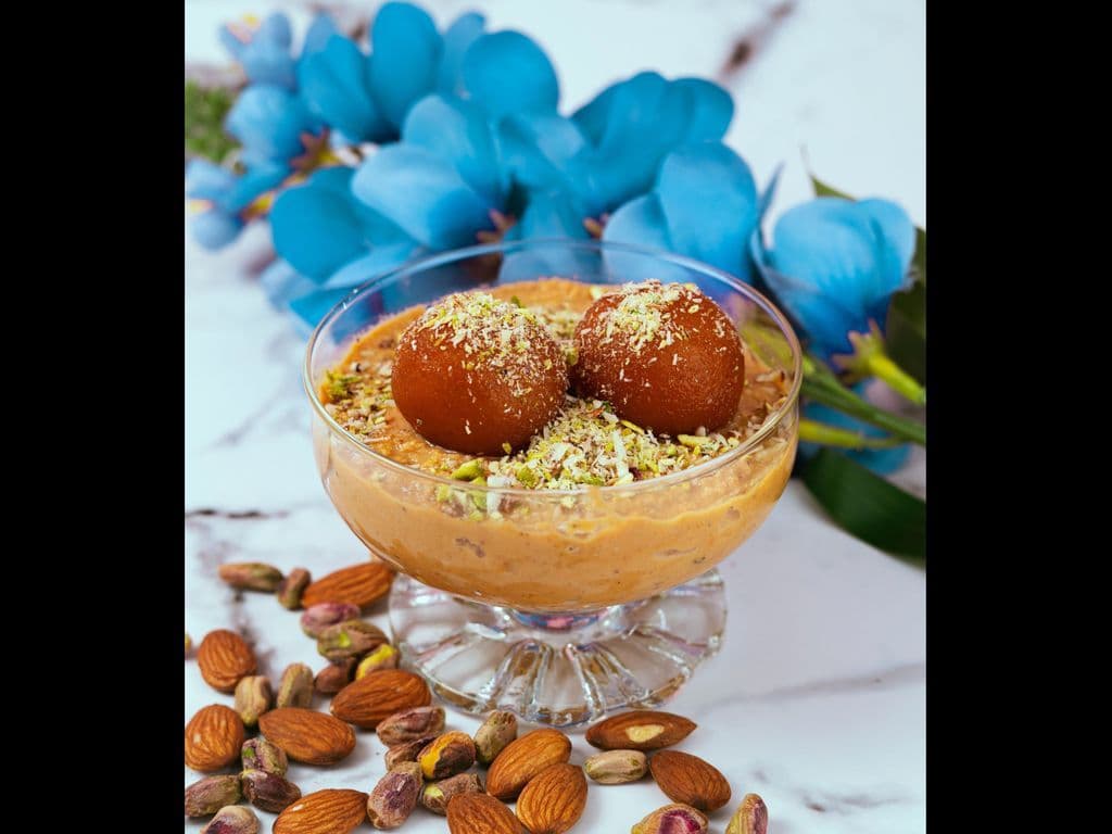 Gulab Jamun with Rabadi