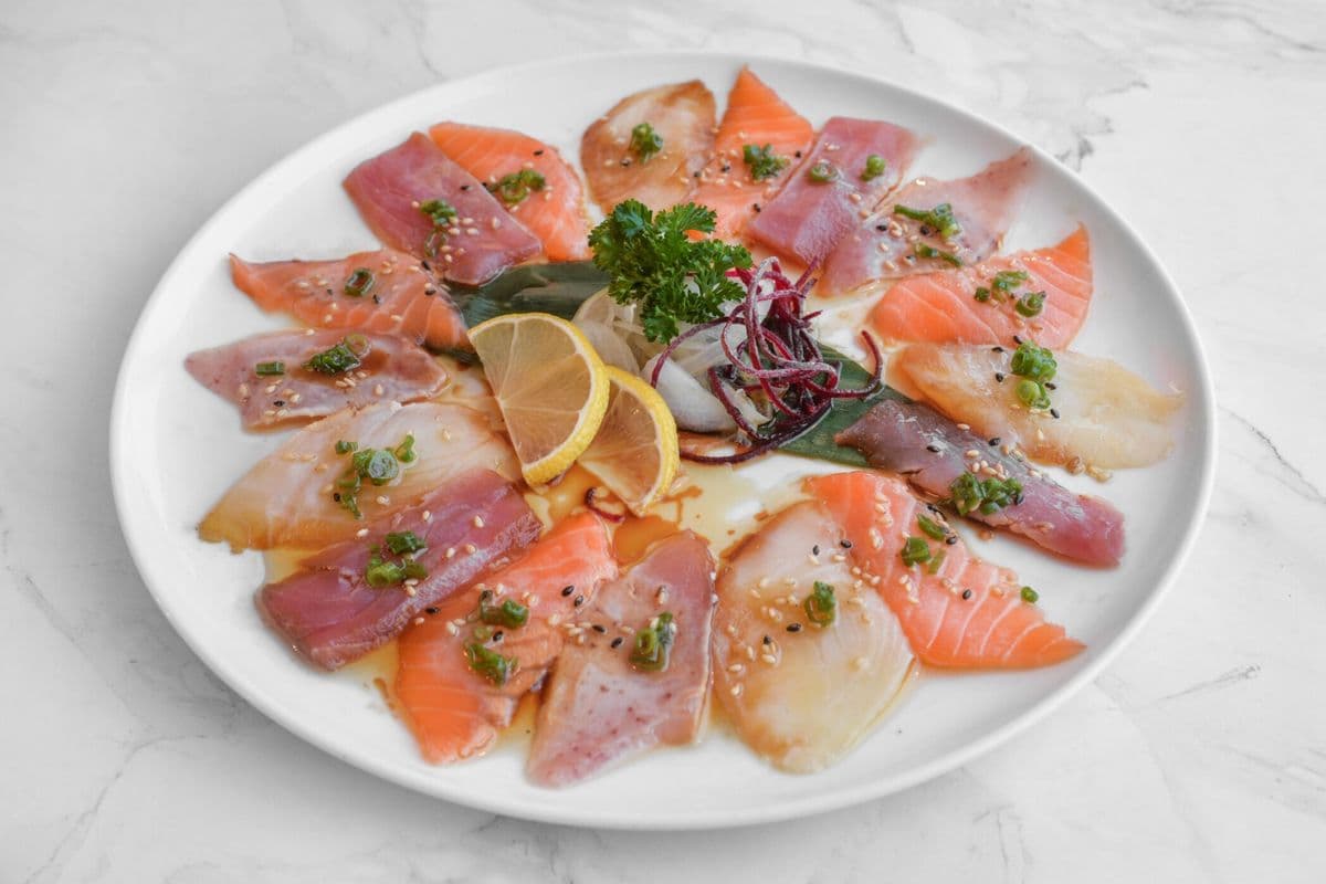 80. Assorted Nobu's Sashimi (15 pcs)