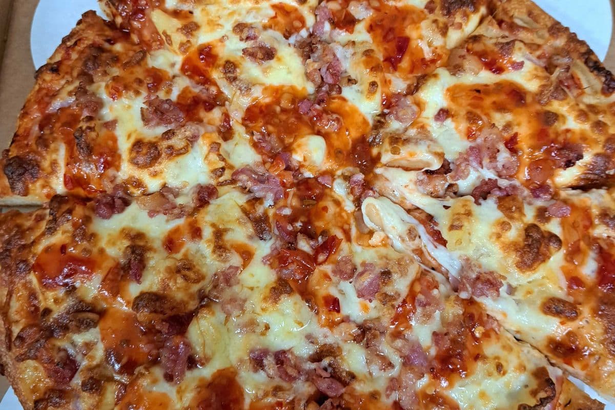 THIN 12"-Crust Rooster Pizza