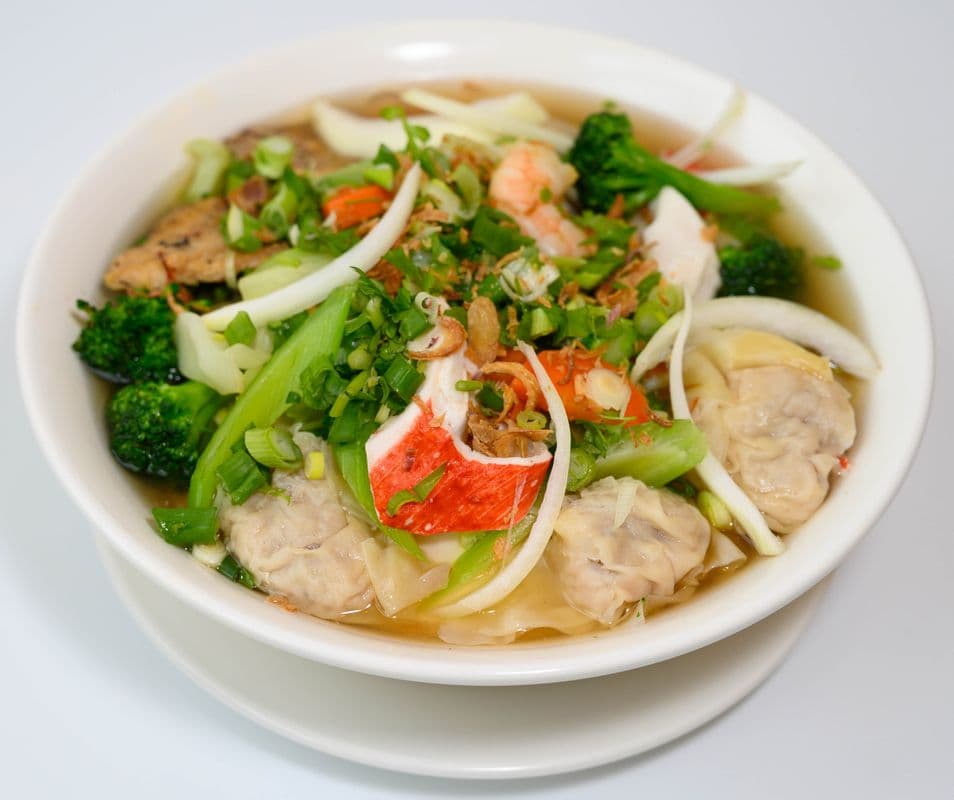 85. Wor Wonton Soup with Grilled Pork, Crab, Shrimps, and Vegetables (No Noodles)