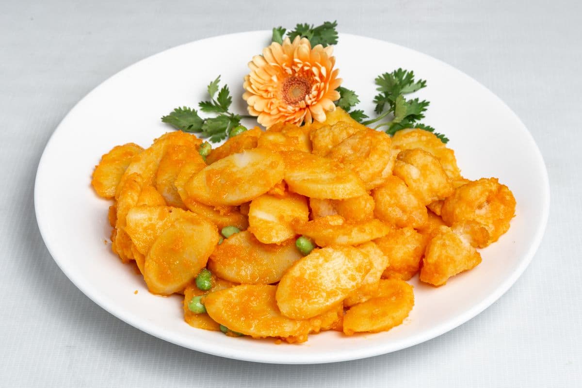 金沙年糕蝦球 Salty Egg Yolk Prawns with Rice Cake