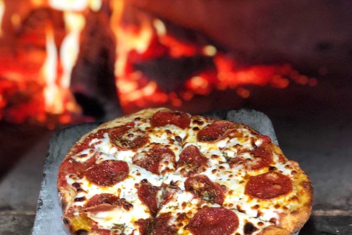 Large 16" Pizza Con Salami (Pepperoni)
