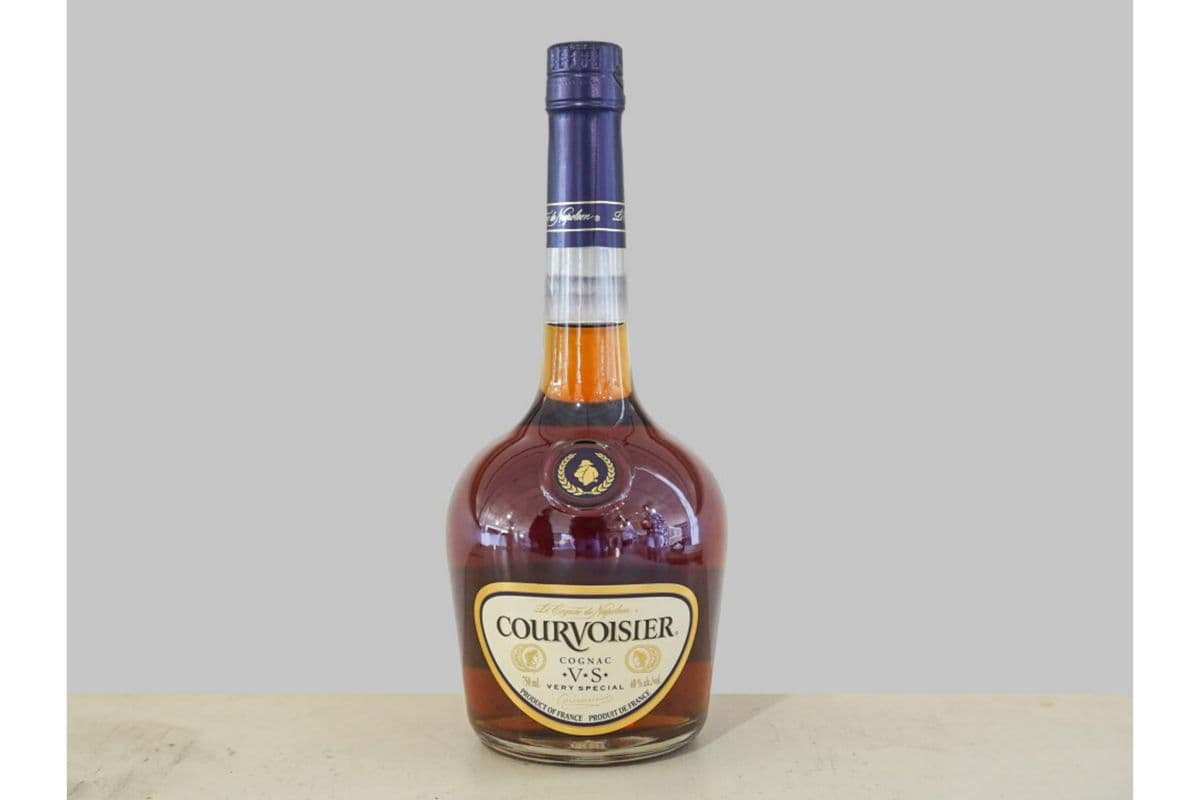 Cognac Courvoisier V.S. Cognac Armagnac France (1 x 750 ml)
