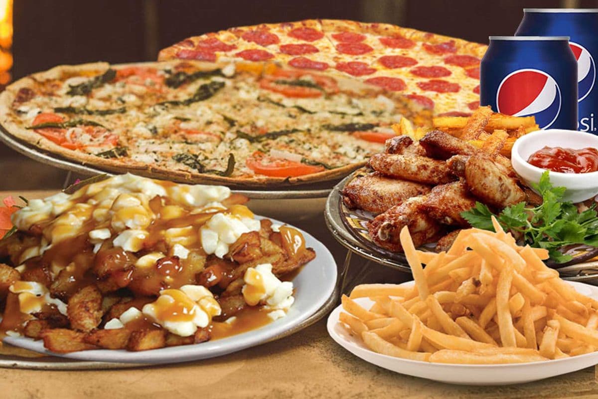 Combo sportif#3 ( 1 pizza moyenne 10 ailes de poulet 1 Grande Frite / 1 Medium pizza 10 wings 1 LFF) (2 drink)