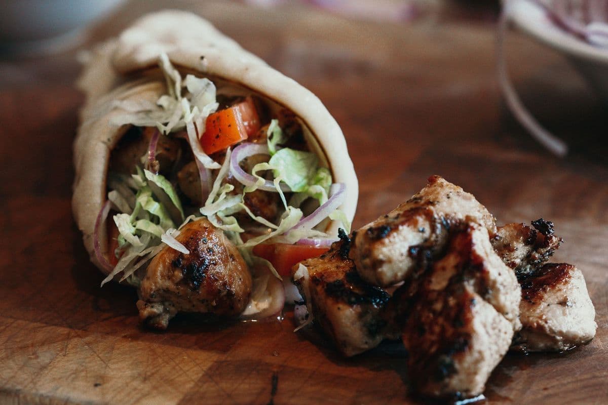 Poulet Pita Souvlaki Assiette/ Chicken Pita Souvlaki Plate