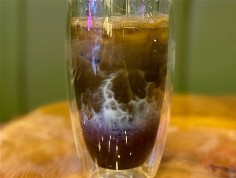 Iced Hojicha Blueberry Latte