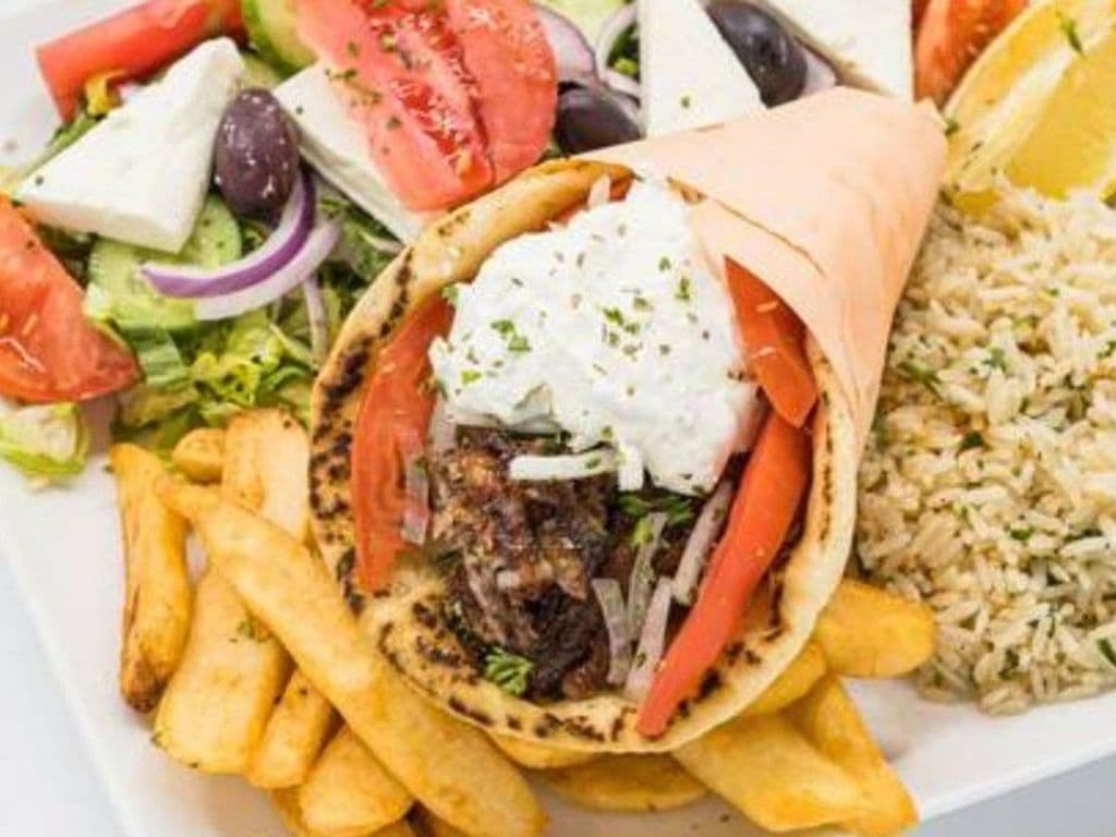 -- # 9 (POULET) Assiette de pita au gyro poulet / Chicken Gyro Pita Dish