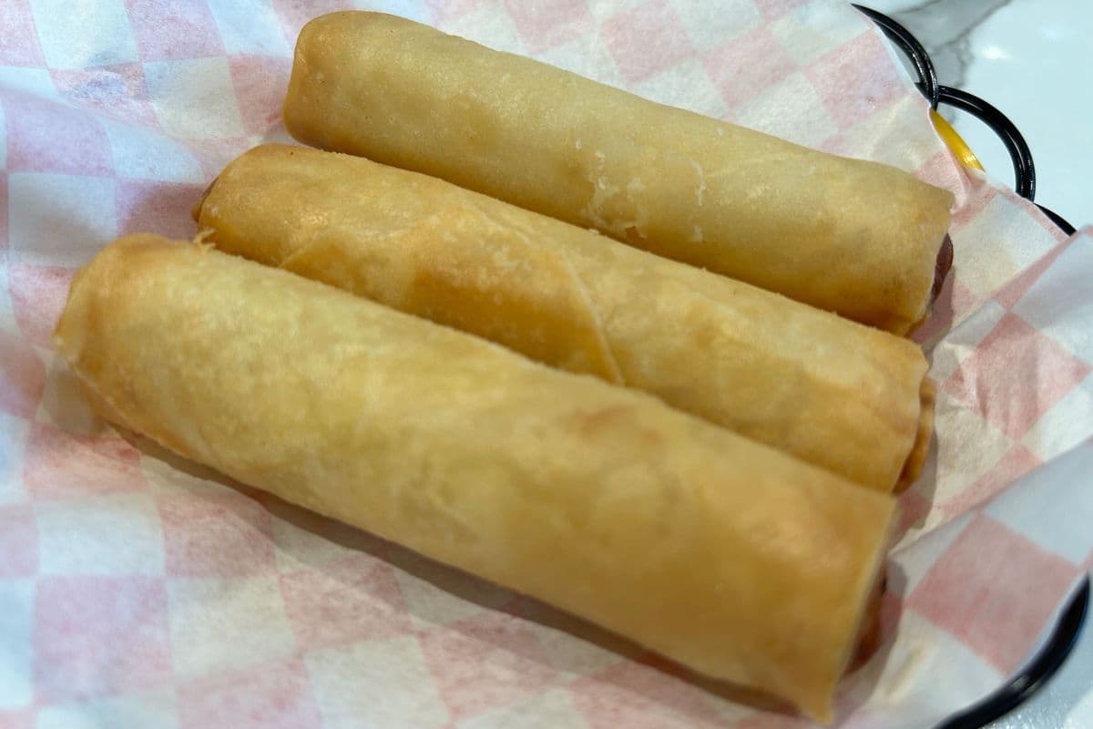 D3. Fried Shrimp Spring Rolls
