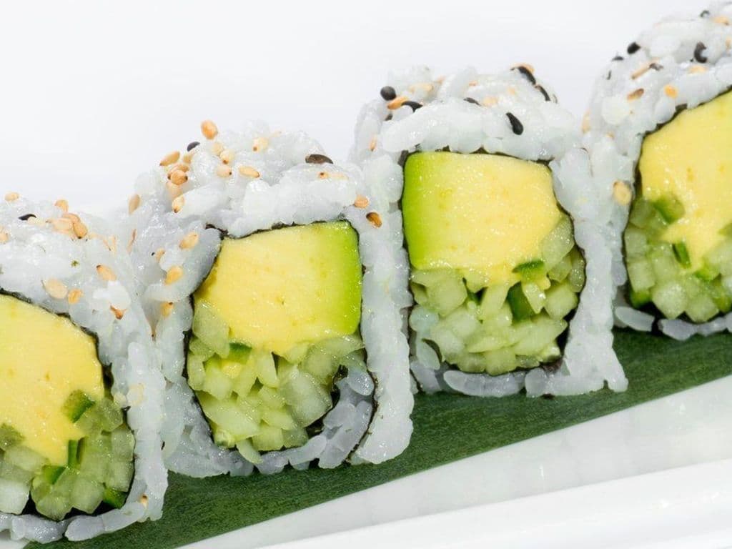 VM06 Avocado Cucumber Roll (6 pcs)