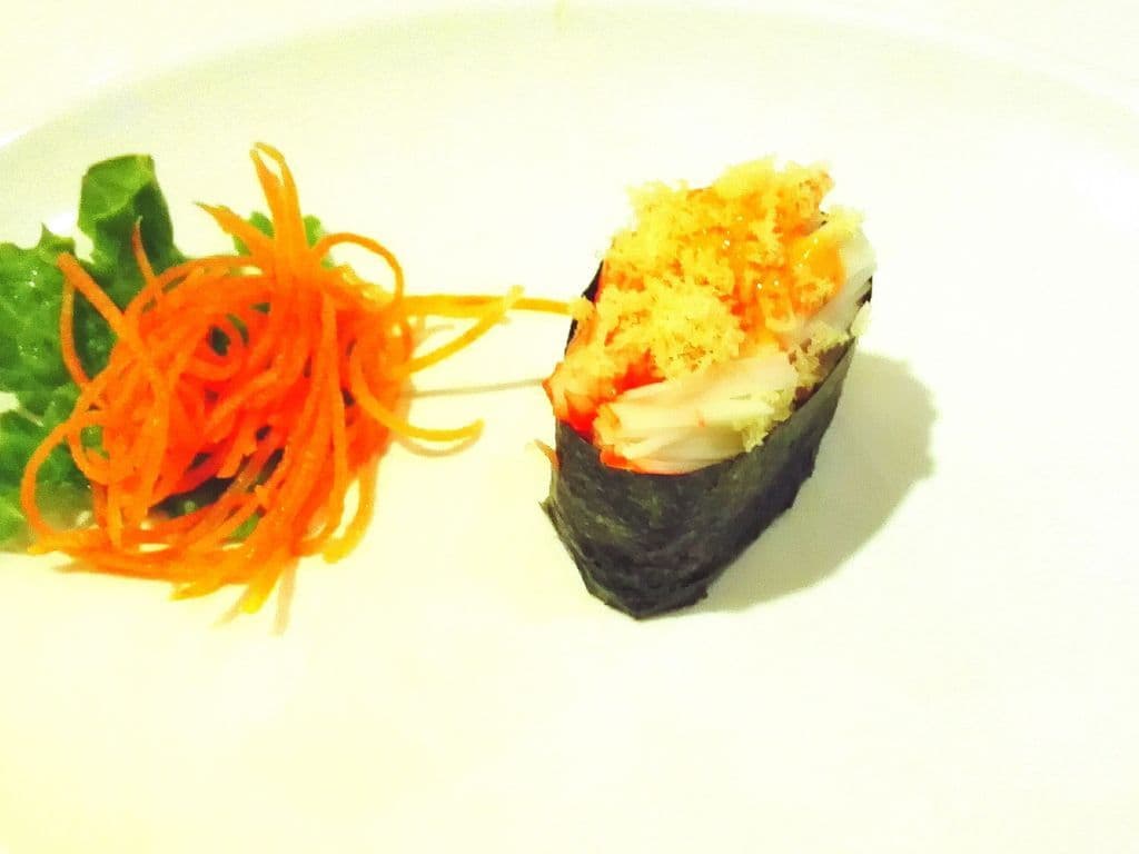 C16.Spicy Crab Sushi(1pc)