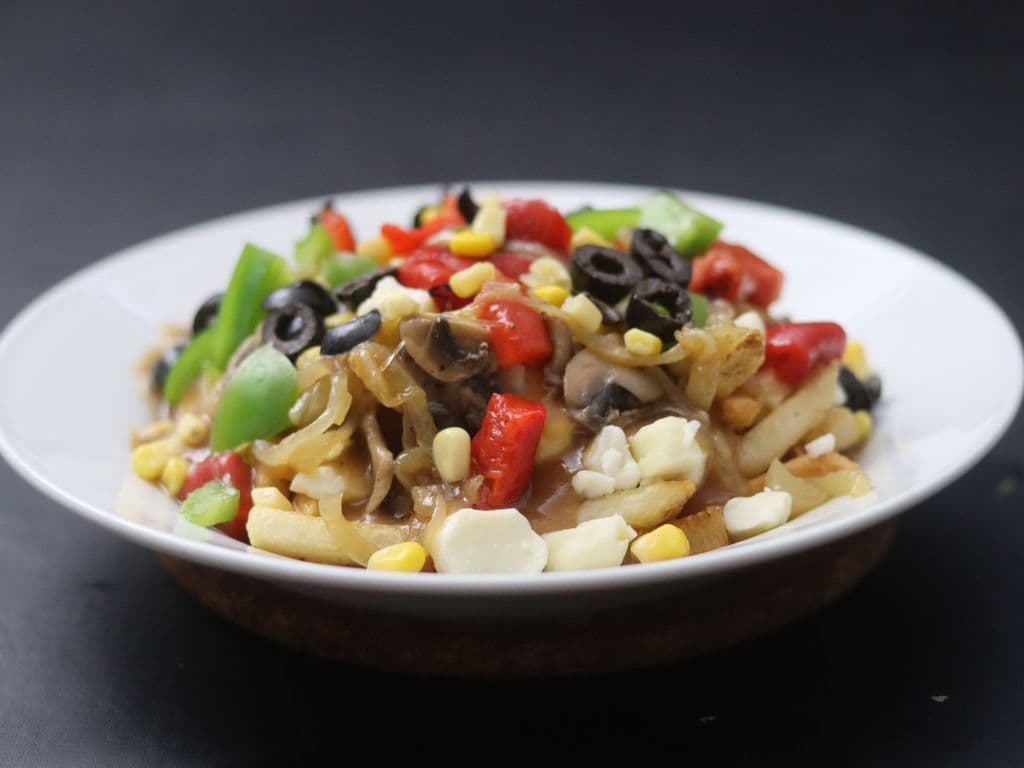 ~POUTINE VÉGÉTARIENNE (G)
