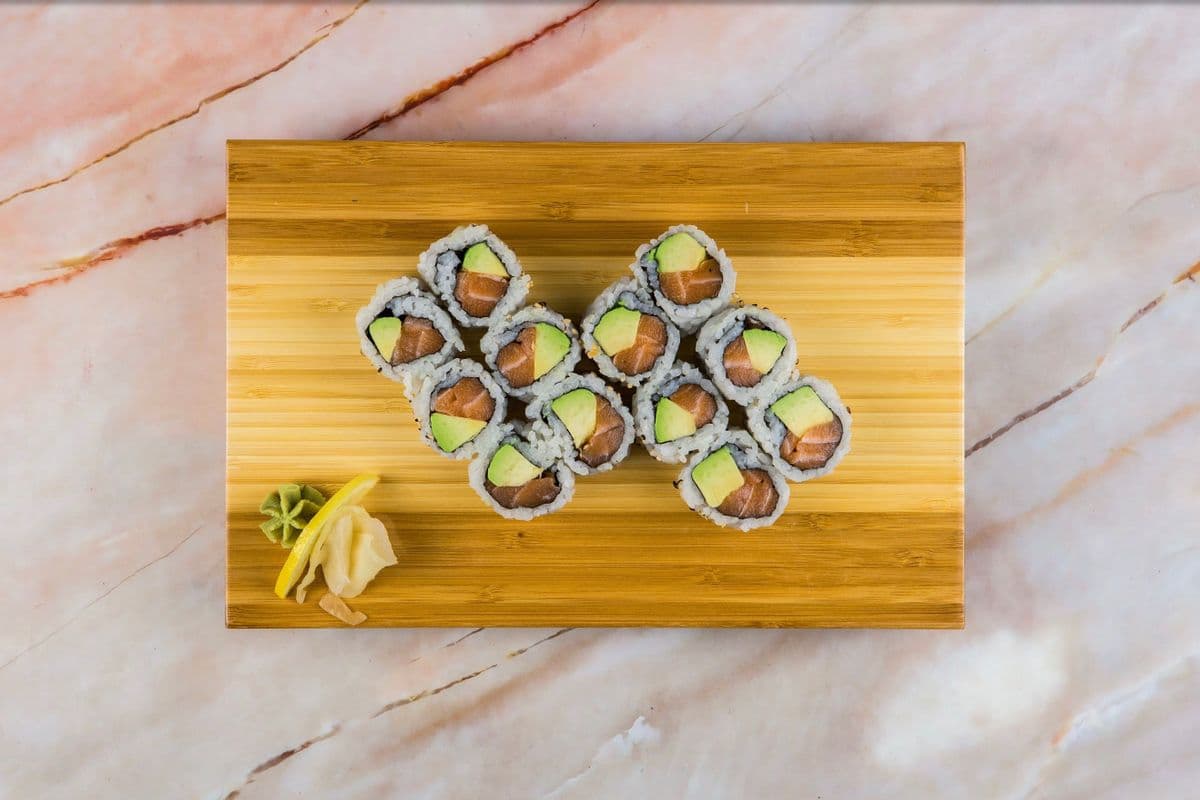 Salmon Avocado Roll (8pc)