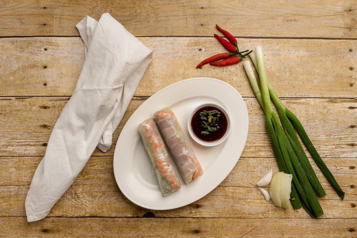 A2. Fresh Rolls (2 pcs)