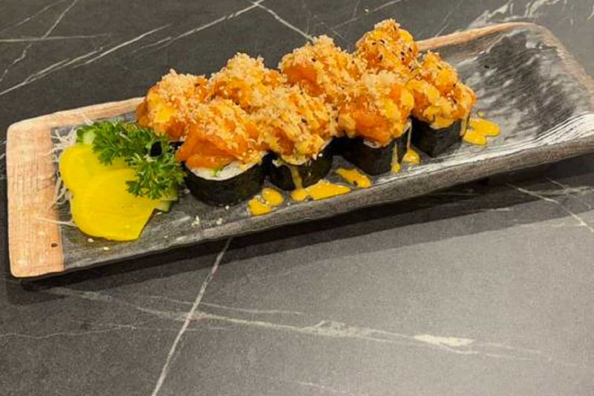 Four Seasons Roll (8 pcs)