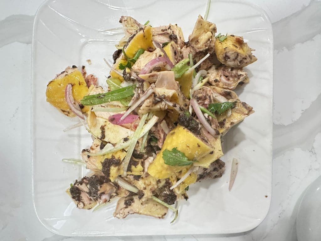 Tossed Chicken w/ Truffles 黑松露捞鸡