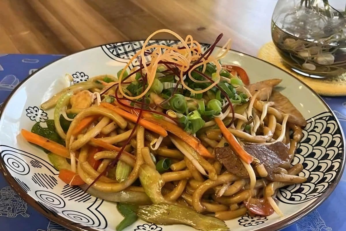 M30.1 - Chicken Shanghai Noodles