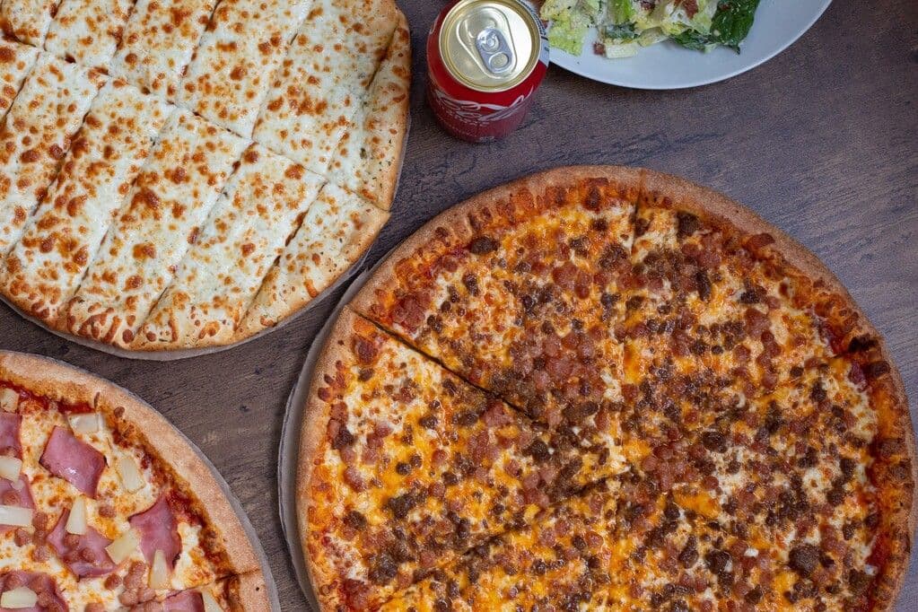 15" Double Bacon Cheeseburger Pizza