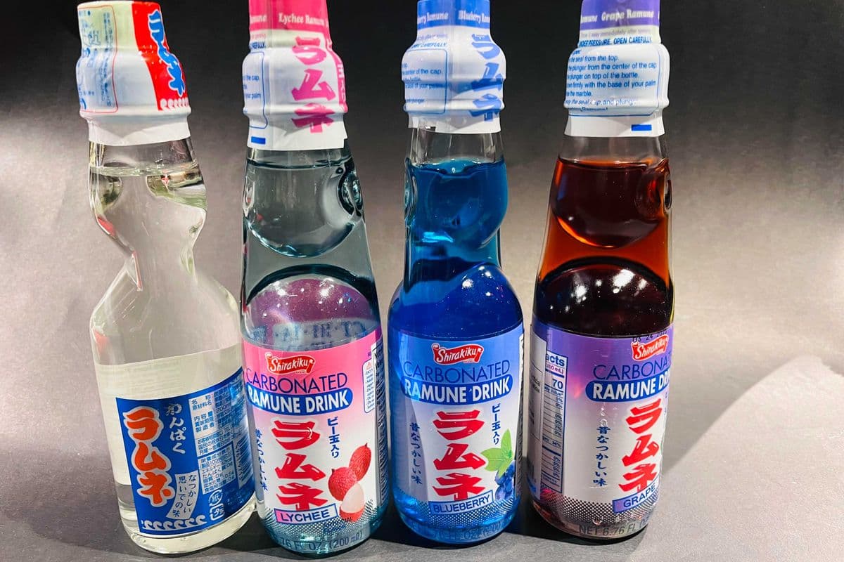 Shirakiku Carbonated Ramune Drink- Lychee Flavor 200ml (200ML)