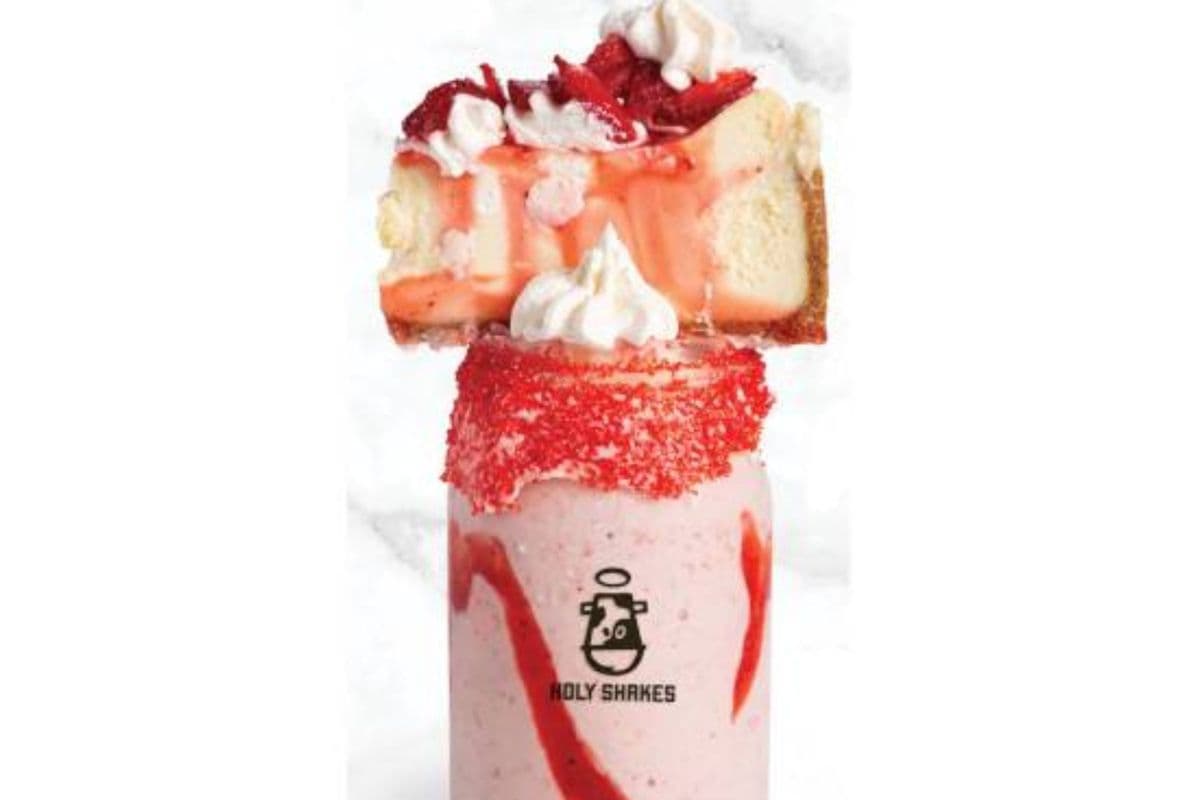 Strawberry Cheesecake - Super Freakshakes