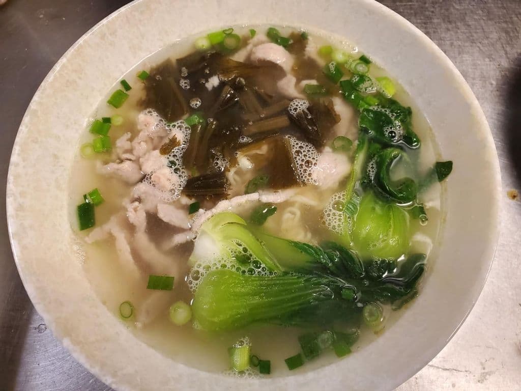 N2. 雪菜肉絲湯米 Shredded Pork & Preserved Cabbage Noodle Soup