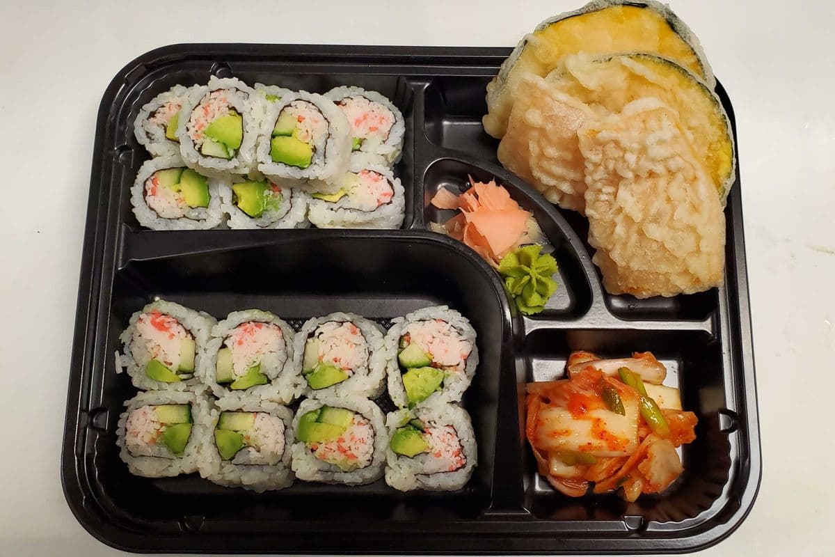 California Roll (16 pcs)