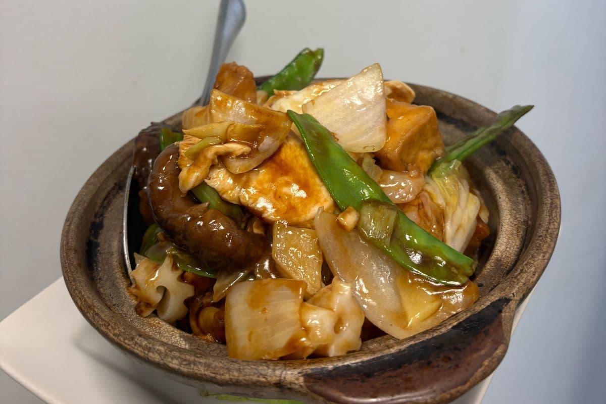 63. Tofu, Shrimp and Chicken Hot Pot (Ginger and Green Onion)