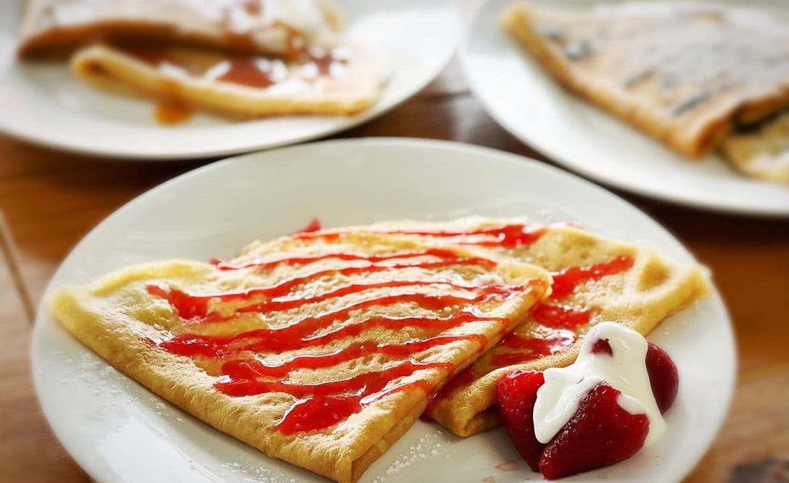 Strawberry Cream Cheese Crepe (V)