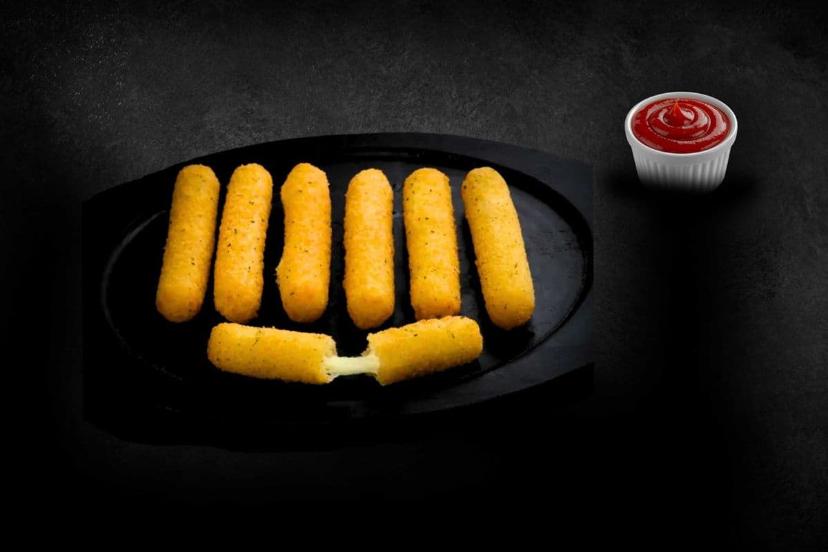 Mozzarella Sticks (8 pcs)