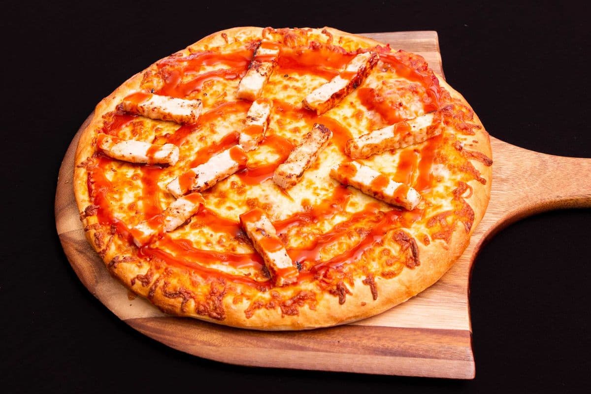 Pizza large au poulet Buffalo
