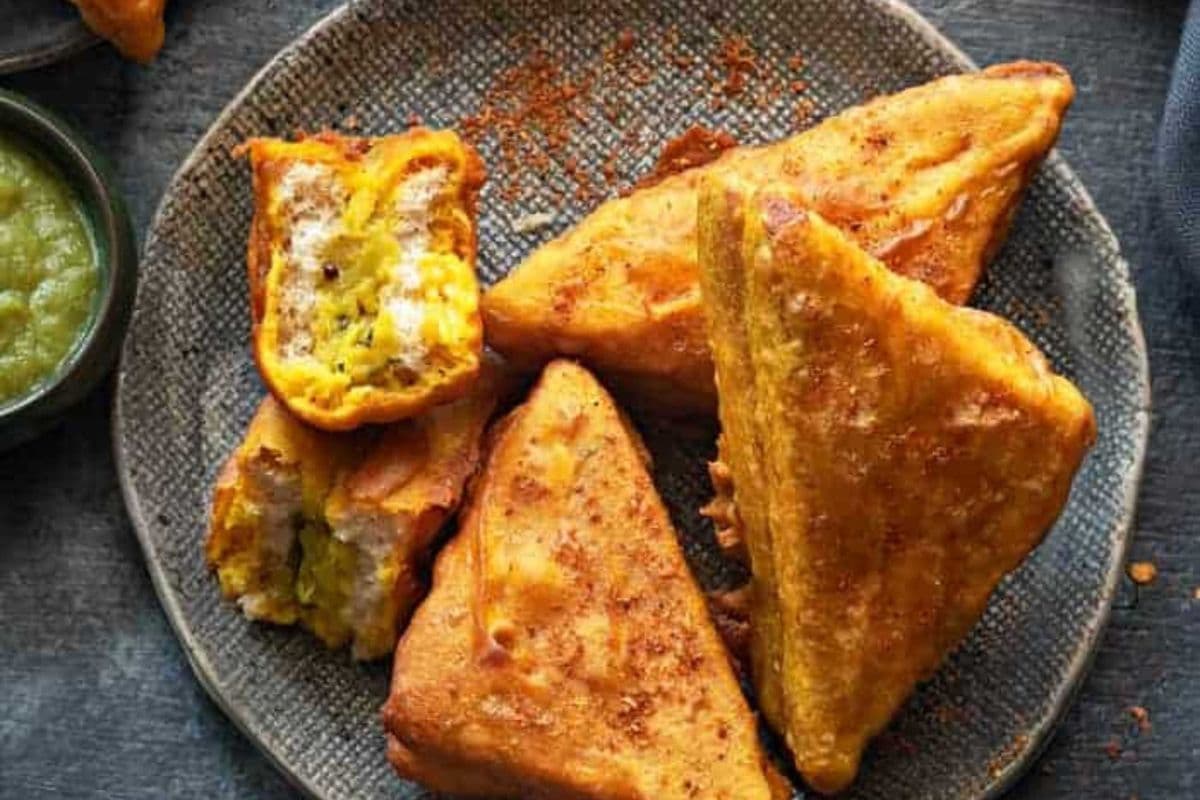 Bread Pakoras (2 pcs)