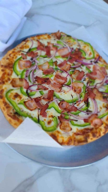 Deux pizzas 10'' de luxe / Two 10" Deluxe Pizzas