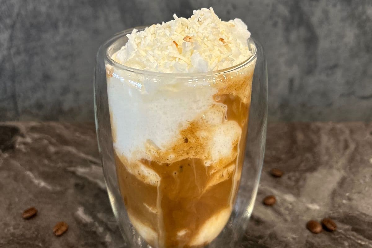 Slushy Coconut Coffee - Regular (16 oz)