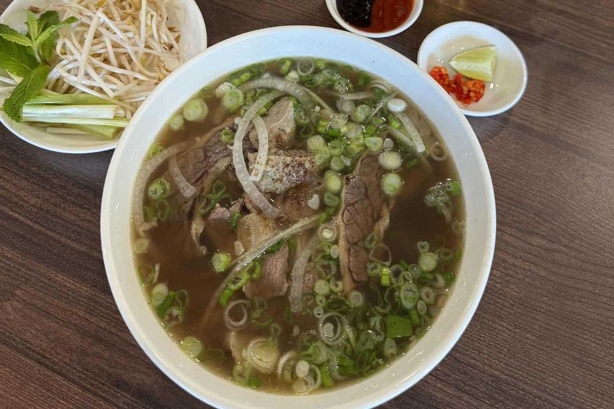 Vietnamese Beef Noodle Soup (Phở)
