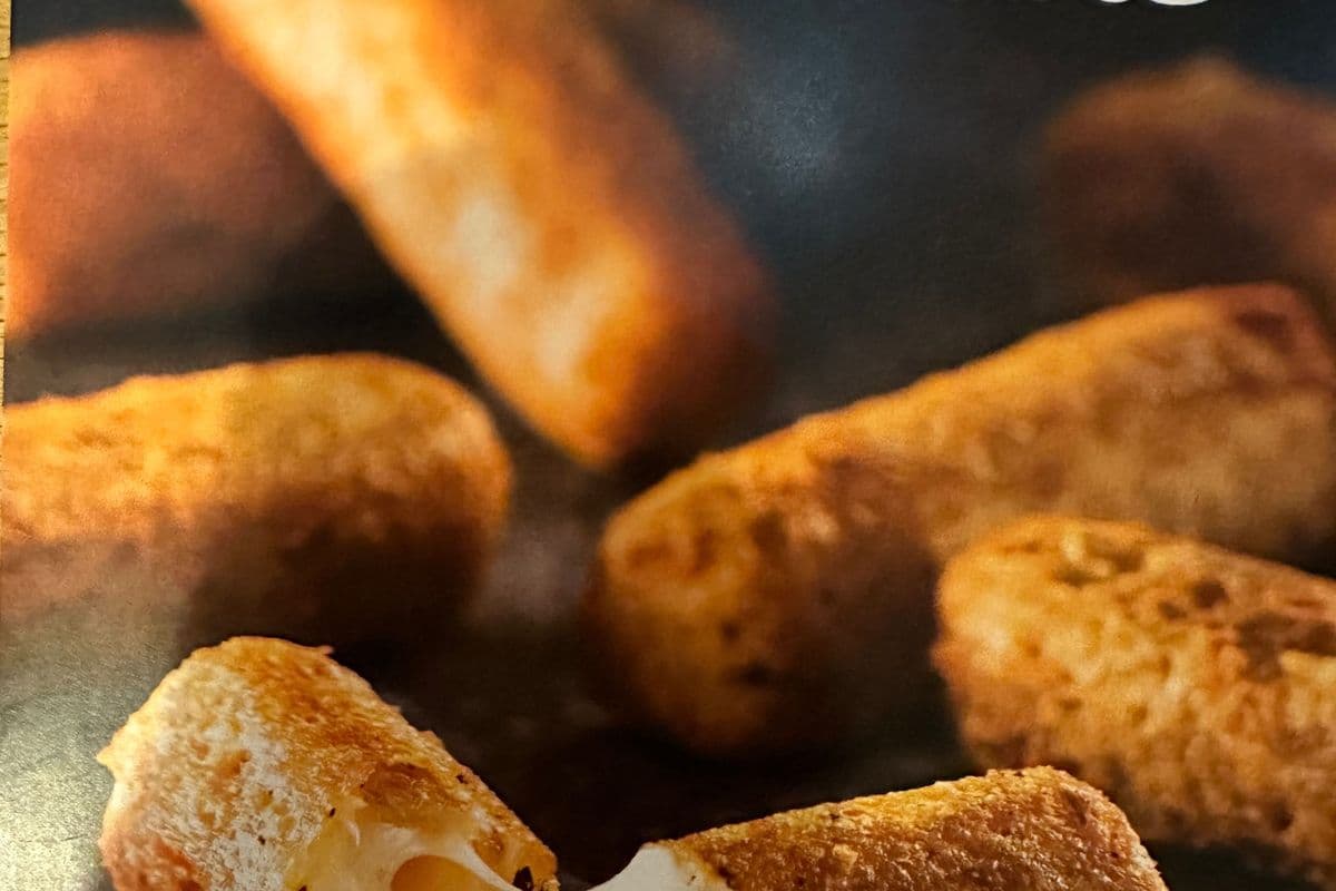 Mozzarella sticks (6 pieces)