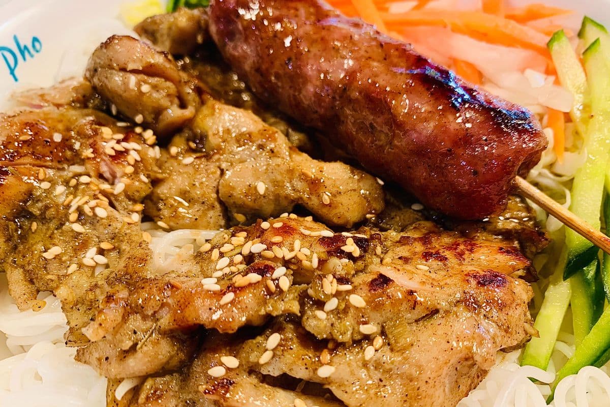 76. Vermicelli with Grilled Lemongrass Chicken and Minced Pork