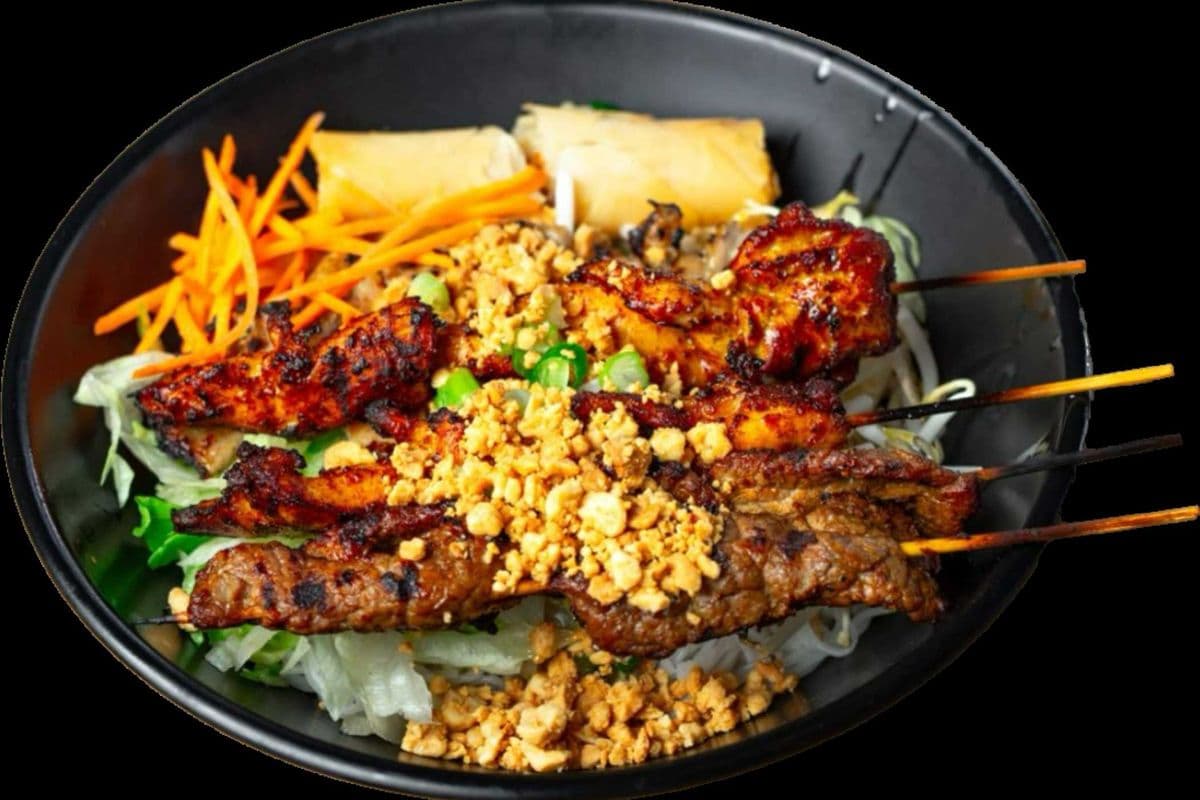 32. Combination Vermicelli Bowl