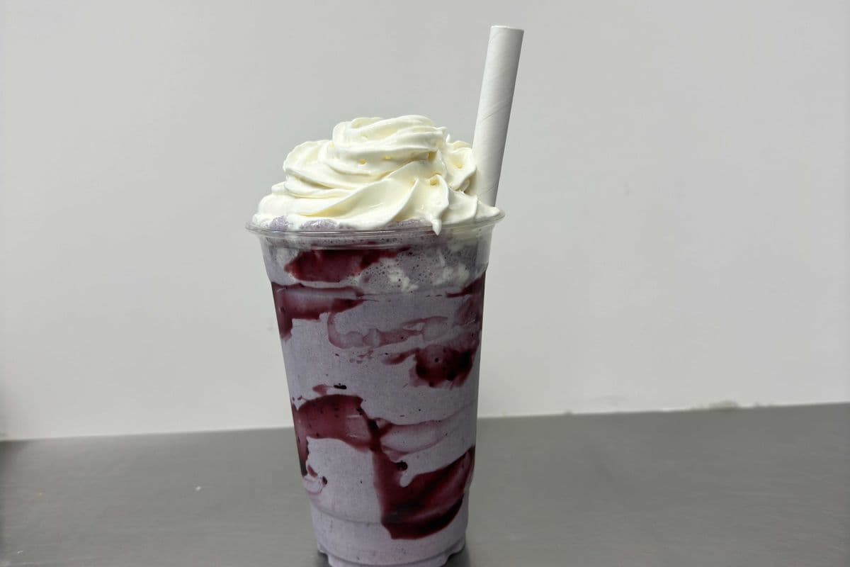 Blueberry Millkshake (20 oz)