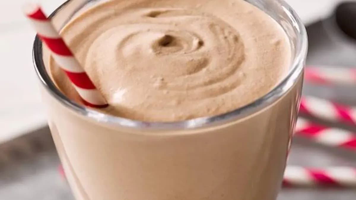 Chocolate Shake (16 oz) w/tamperprooof lid