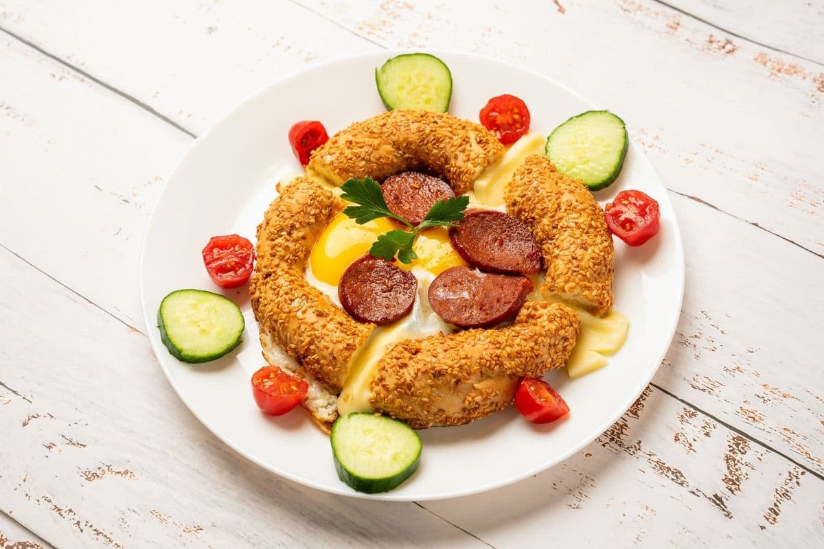 Egg Sucuk Simit Plate