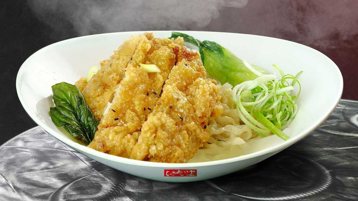 A18. Taiwanese Style Deep Fried Chicken with Noodle in Clear Soup