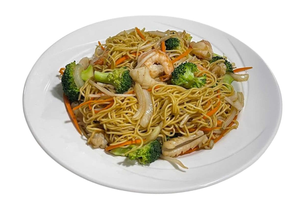 S3D. Cantonese Chow Mein with Seafood (Shrimp and Squid)