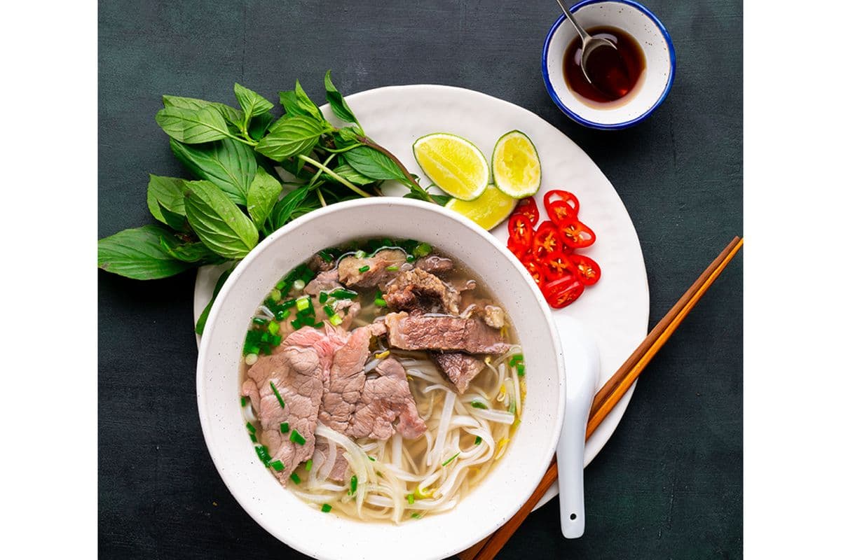 9. Soupe Tonkinoise au boeuf bien cuit / Well Done Beef Tonkinese Soup熟⽜
