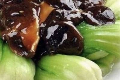 L06. Chinese Mushroom with Seasonal Vegetable 北菇扒时菜